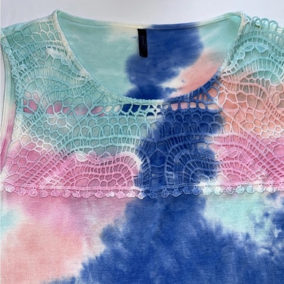 Tie Dye sleeveless Top Blue Pink Green Crochet Overlay Boho Size M NWOT - Picture 3 of 4